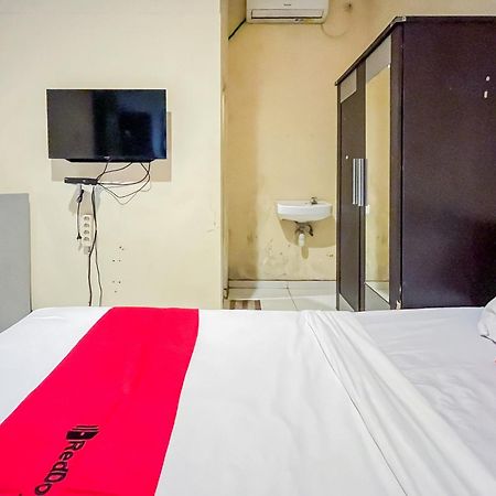 Готель Reddoorz At Graha 99 Simomulyo Сурабая Екстер'єр фото
