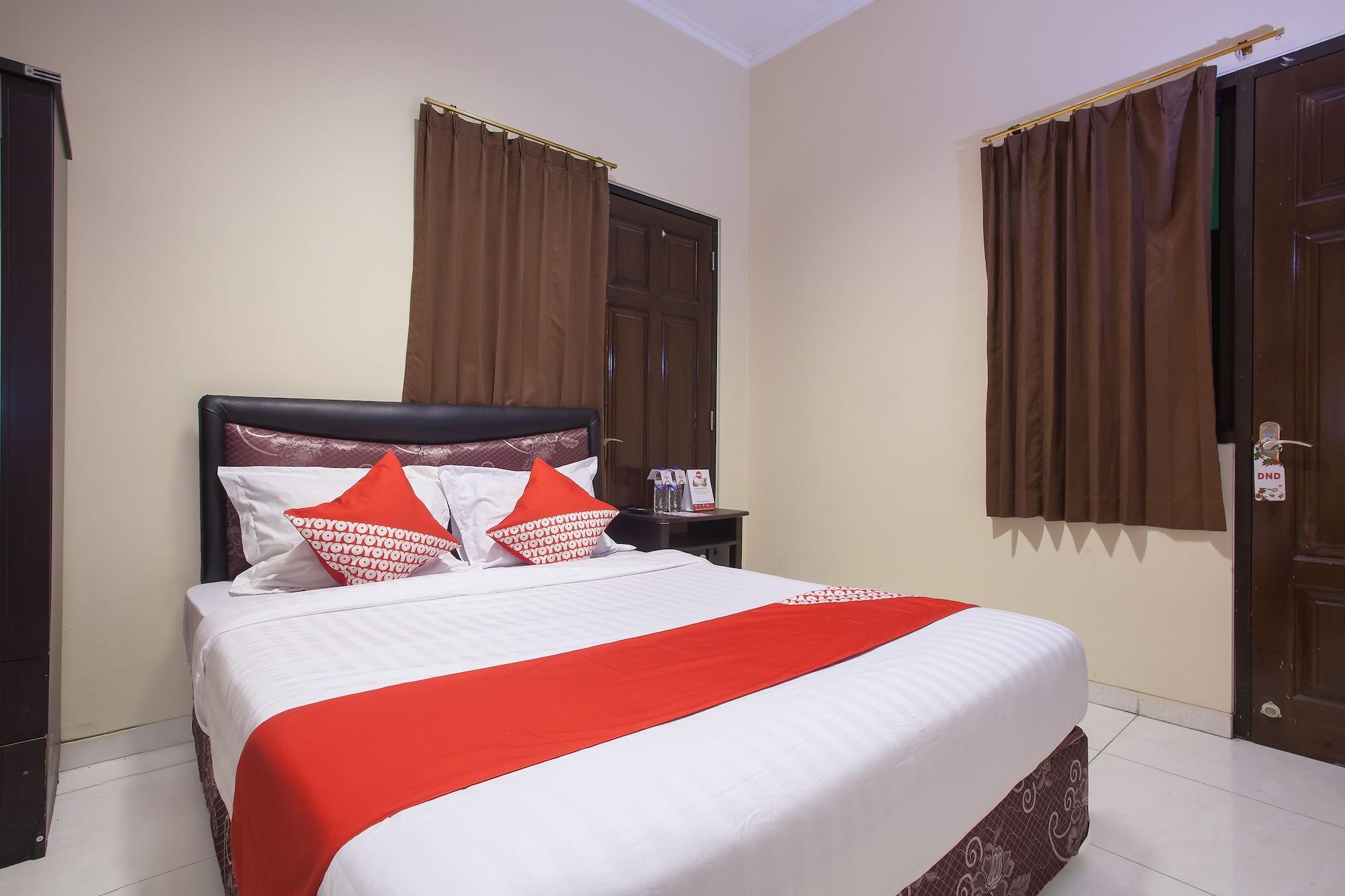 Готель Reddoorz At Graha 99 Simomulyo Сурабая Екстер'єр фото